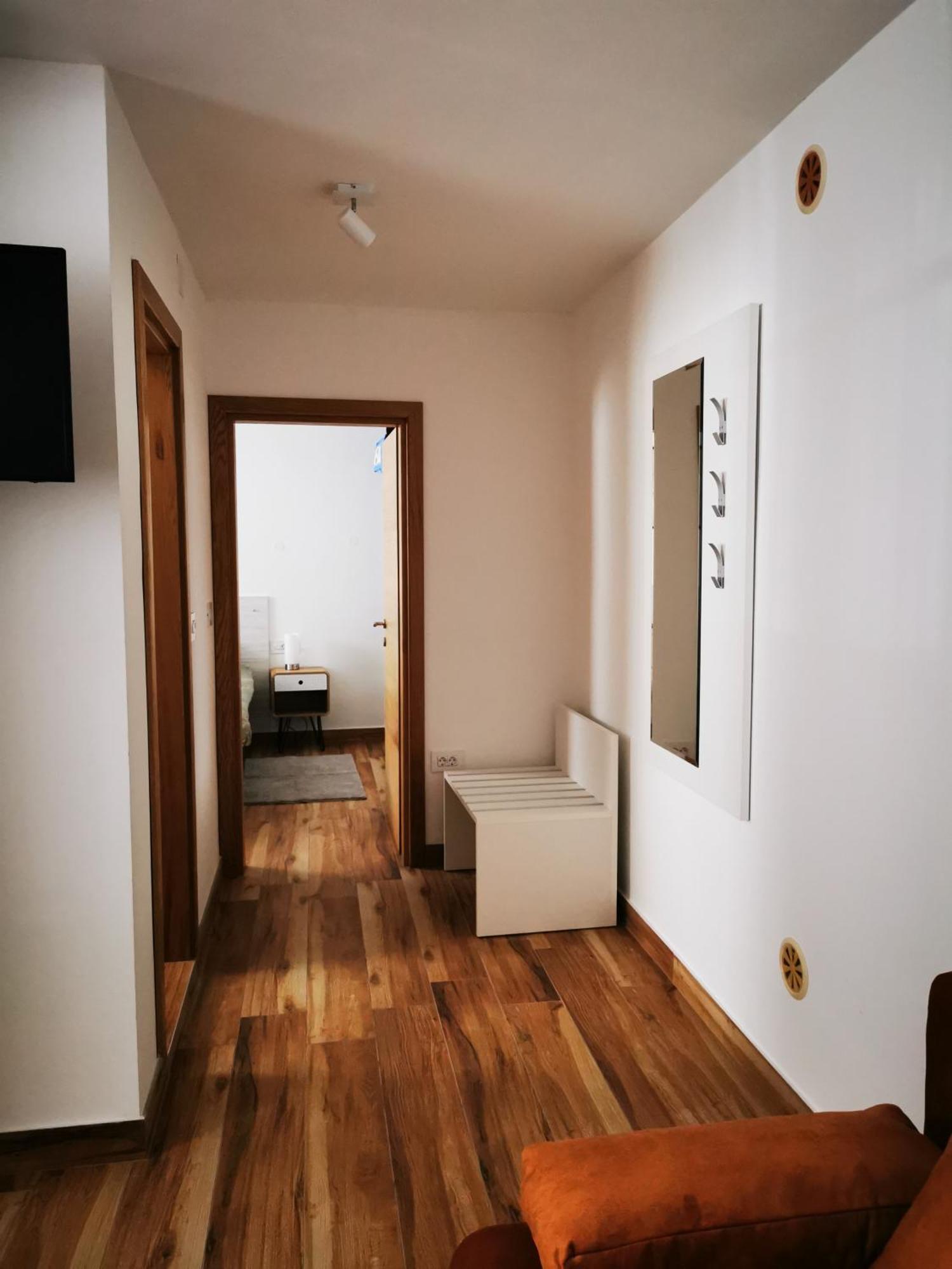 Lux Apartments In Downtown بولا المظهر الخارجي الصورة