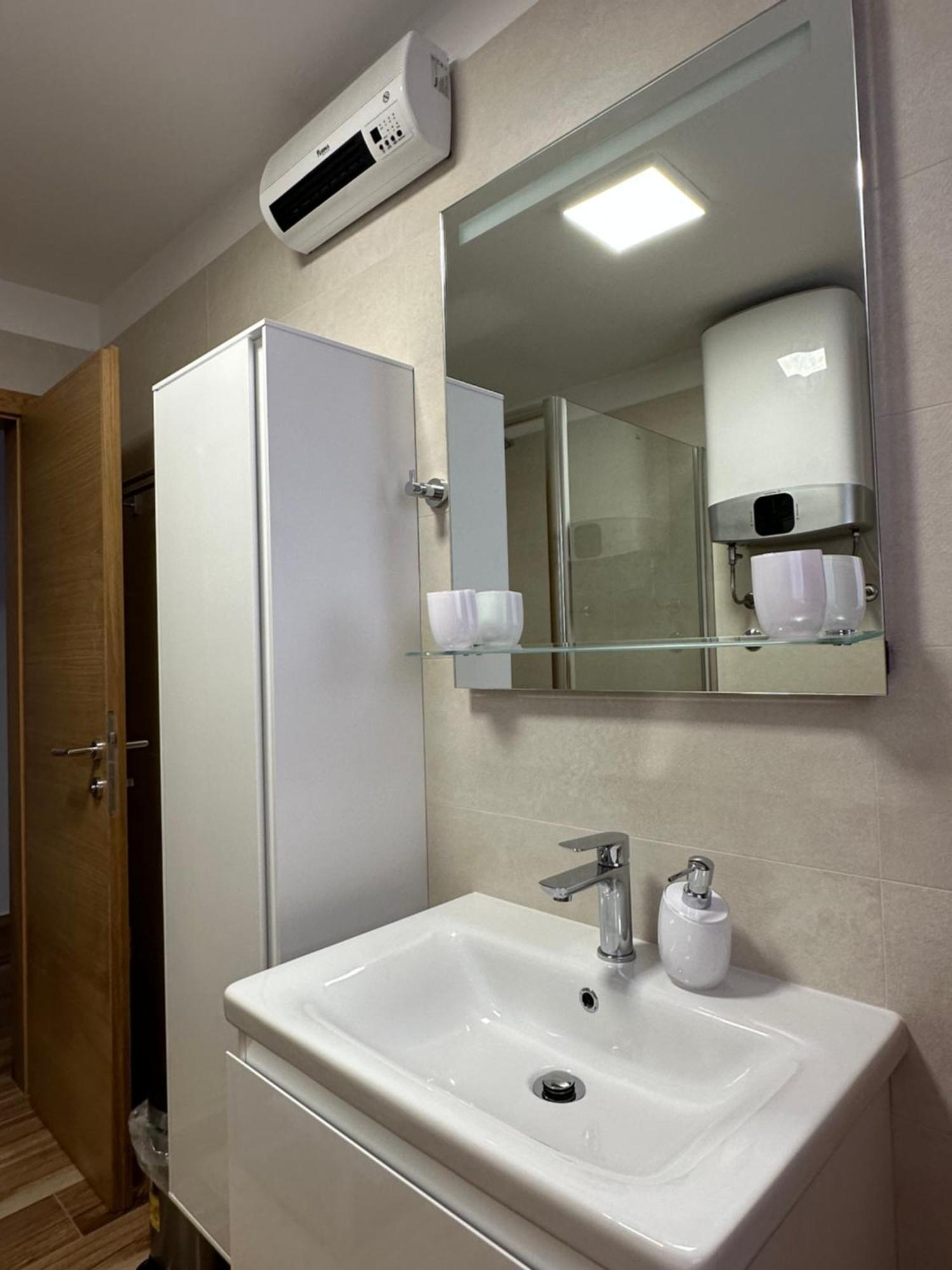 Lux Apartments In Downtown بولا المظهر الخارجي الصورة