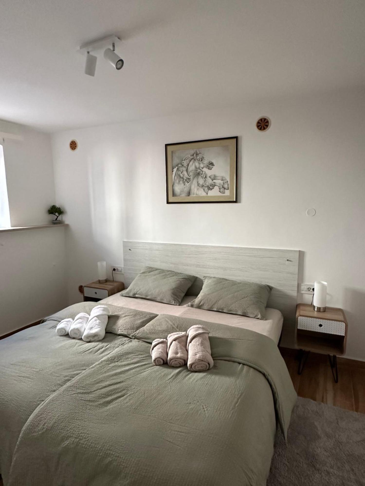 Lux Apartments In Downtown بولا المظهر الخارجي الصورة