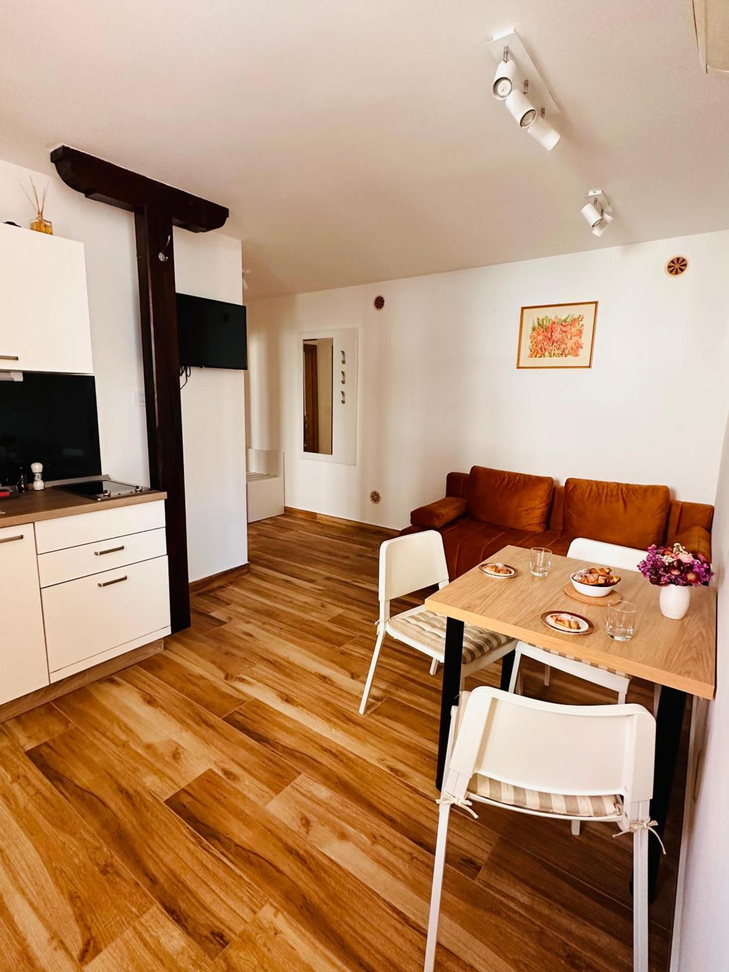 Lux Apartments In Downtown بولا المظهر الخارجي الصورة